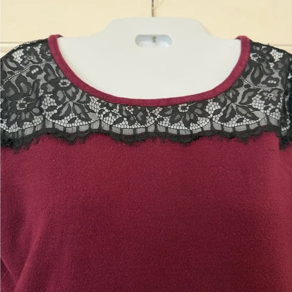 Express 3/4 length sleeves Burgundy Top with Black Lace Detail - Picture 3 of 6